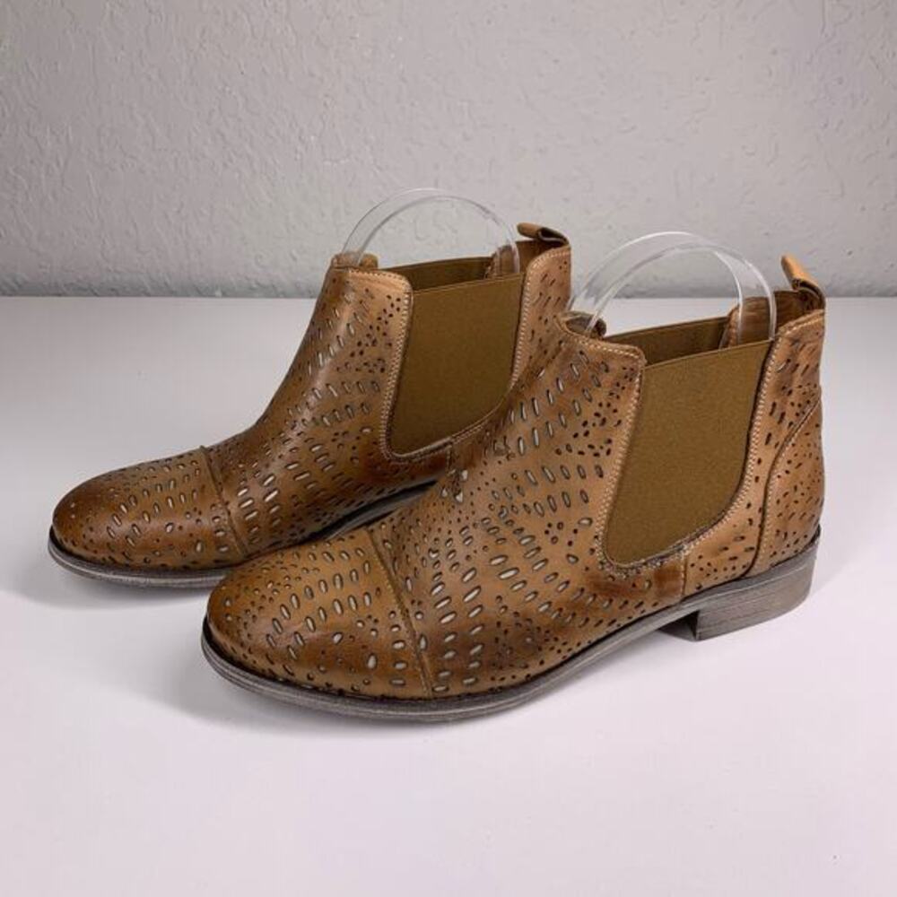 GARNET HILL Brown Leather Laser-Cut Eyelet Chelsea Boots Size 8